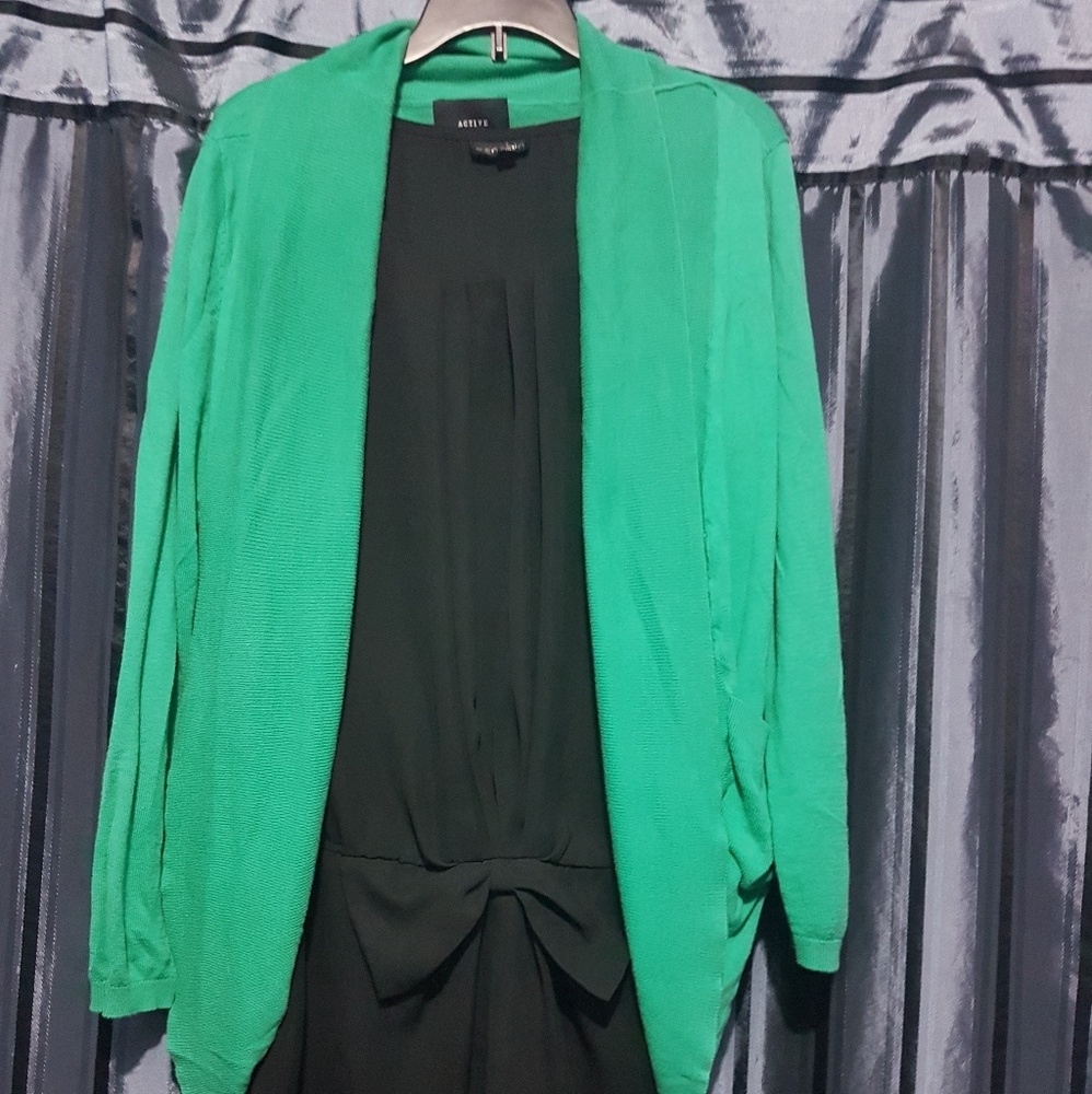 <<<SOLD>>>>>>>>>>4 pc bundle - Picture 3 of 4